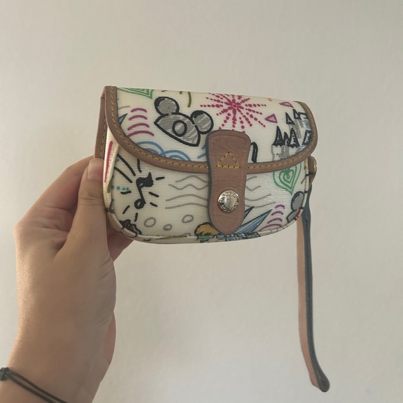 Dooney & Bourke Disney Parks Wristlet–White Sketch Pattern with Tinker Bell- EUC - Picture 7 of 13